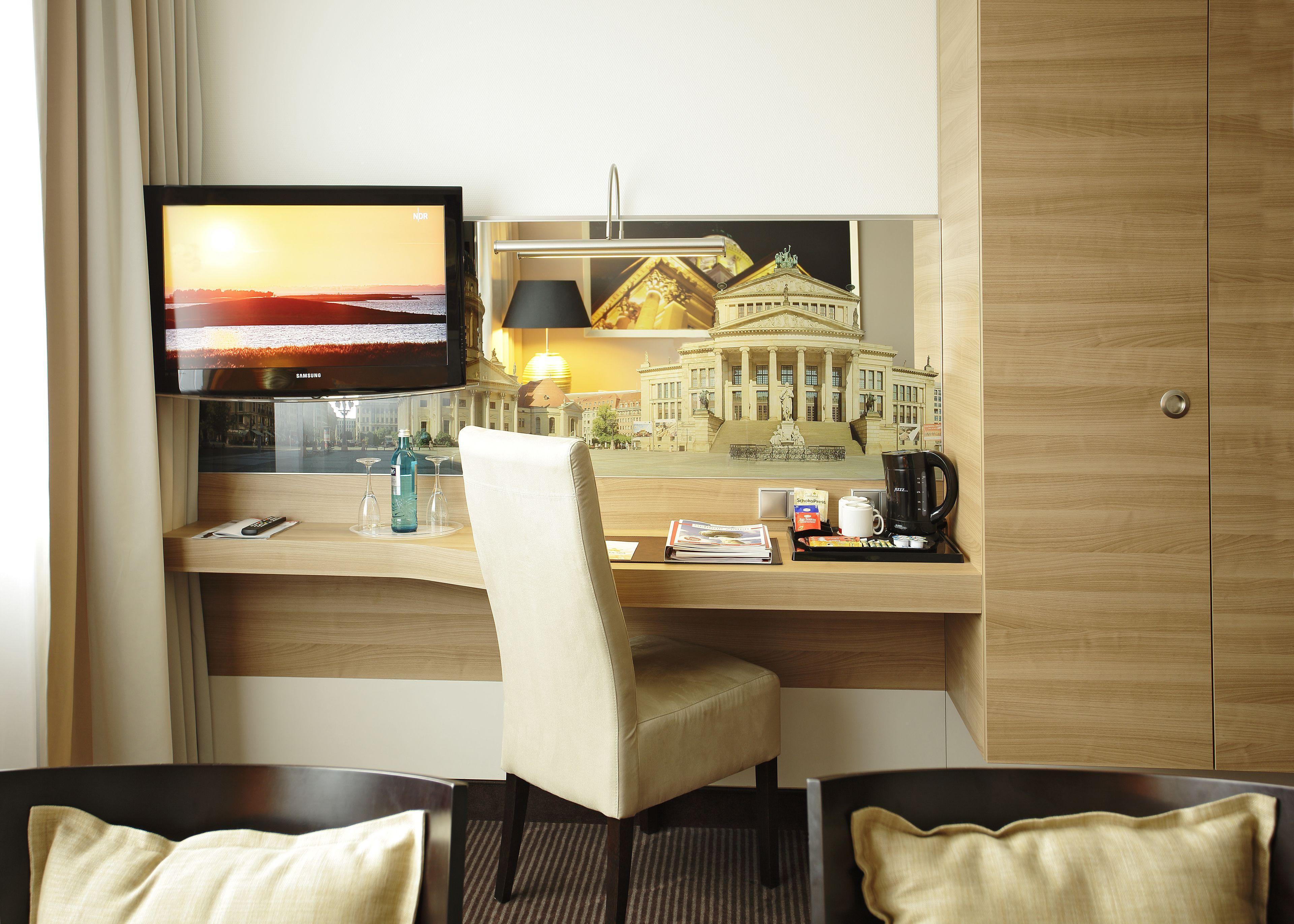 H4 Hotel Berlin Alexanderplatz — Photos 2